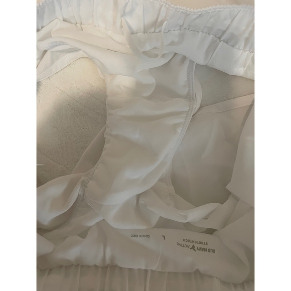 OLD NAVY 3” Inseam Stretchtech Shorts 🤍 - Picture 4 of 5